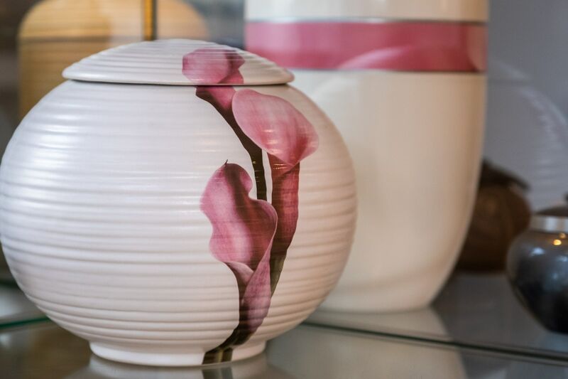 Urne crematie - Urne met roze lelie - Rouwartikelen